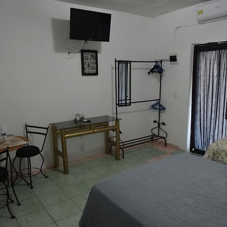 Habitaciones-Comodas-Aire-Wifi-Tv-Cerca De Playa-!!Excelente Precio II Манзанило Екстериор снимка