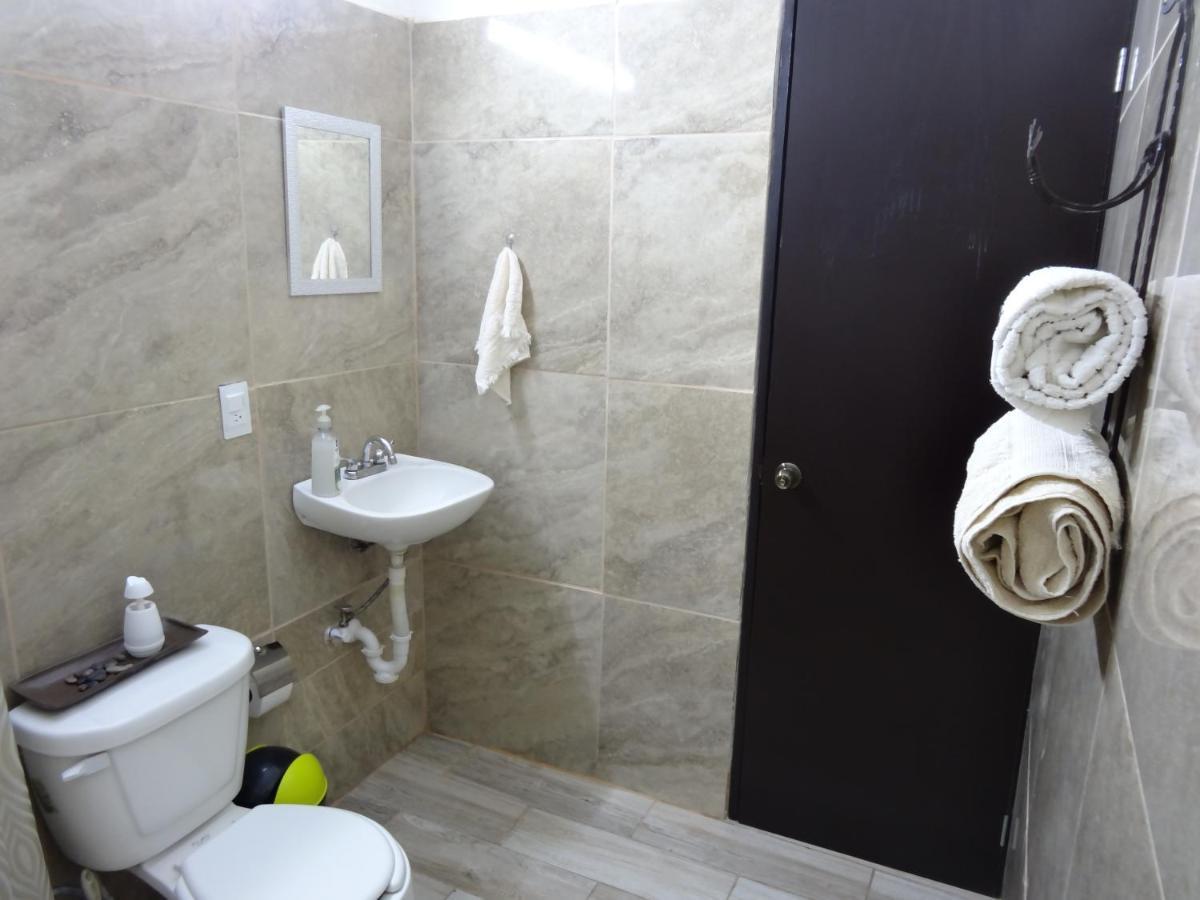 Habitaciones-Comodas-Aire-Wifi-Tv-Cerca De Playa-!!Excelente Precio II Манзанило Екстериор снимка