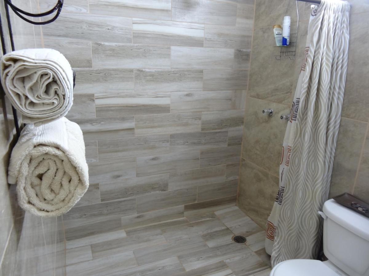Habitaciones-Comodas-Aire-Wifi-Tv-Cerca De Playa-!!Excelente Precio II Манзанило Екстериор снимка
